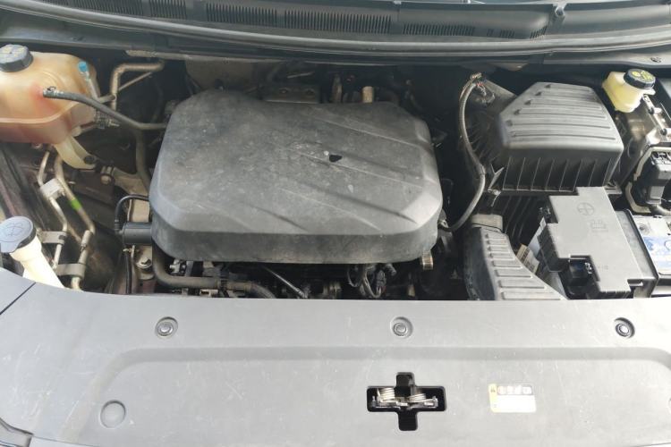 Used SAIC MAXUS G90 2022 2.0T Interstellar Seven-Seater Engine Bay