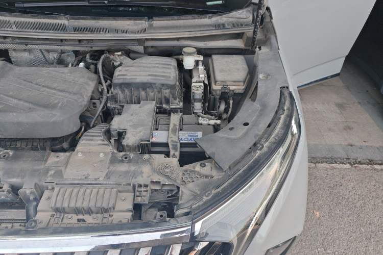 Used SAIC MAXUS G90 2022 2.0T Interstellar Seven-Seater Engine Bay Left