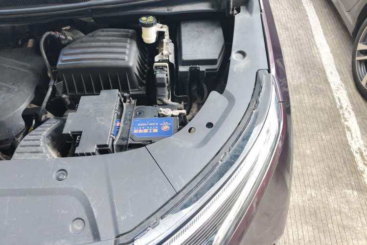 Used SAIC MAXUS G90 2022 2.0T Interstellar Seven-Seater Engine Bay Left