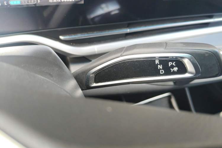 Used SAIC MAXUS G90 2022 2.0T Interstellar Seven-Seater Gear Lever