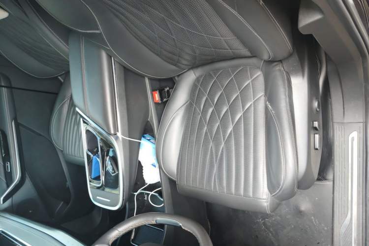 Used SAIC MAXUS G90 2022 2.0T Interstellar Seven-Seater Left Front Seat