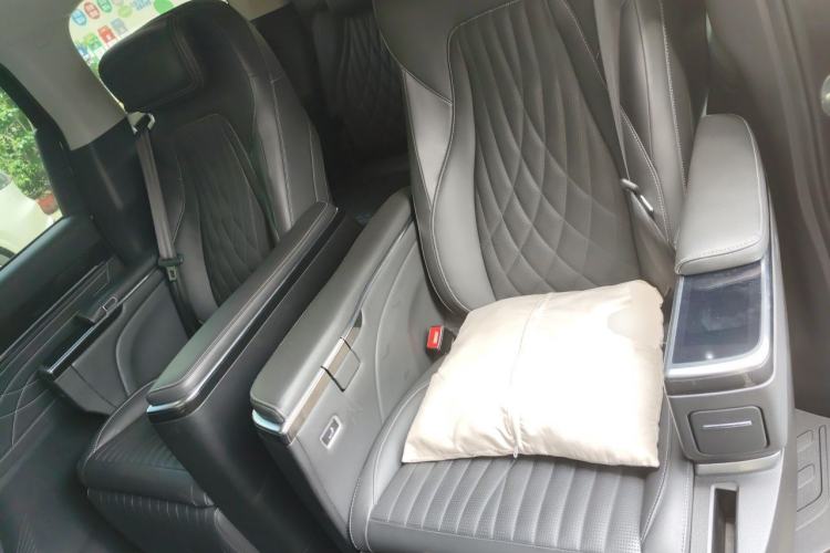 Used SAIC MAXUS G90 2022 2.0T Interstellar Seven-Seater Left Rear Seat