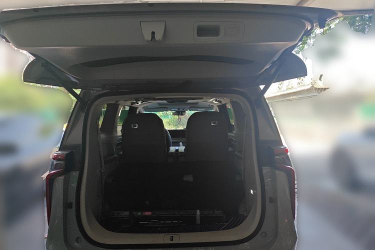 Used SAIC MAXUS G90 2022 2.0T Interstellar Seven-Seater Trunk
