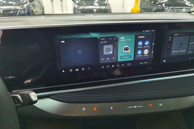 Used SAIC MAXUS G90 2022 2.0T Galaxy Seven-Seater Version Audio And AC Panel