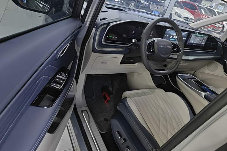 Used SAIC MAXUS G90 2022 2.0T Interstellar Six-Seater Edition Driver Seat