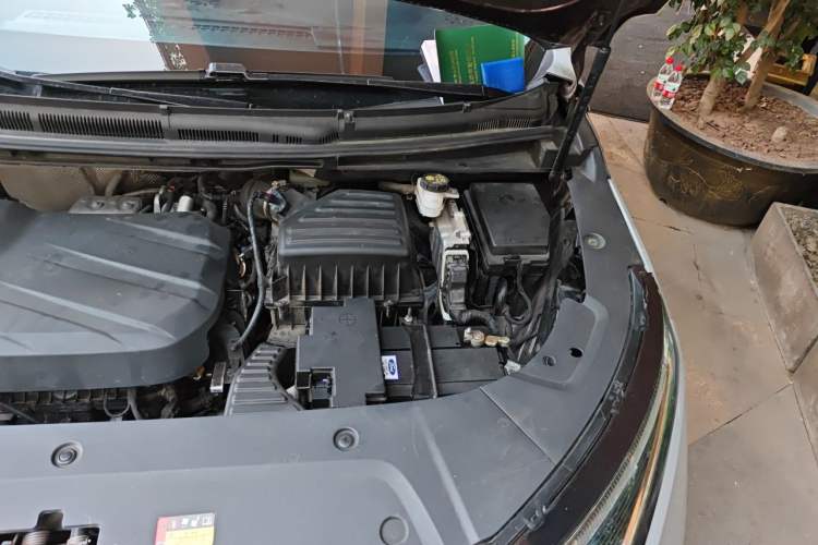 Used SAIC MAXUS G90 2022 2.0T Xingyun Seven-Seater Version Engine Bay Left