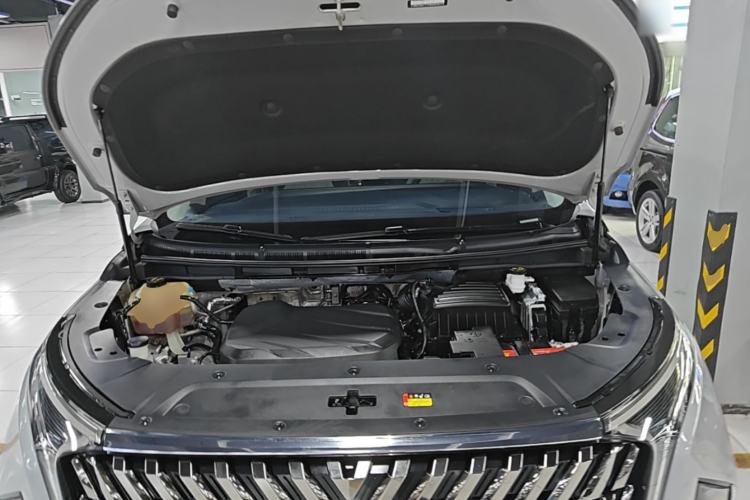 Used SAIC MAXUS G90 2022 2.0T Interstellar Six-Seater Edition Engine Bay