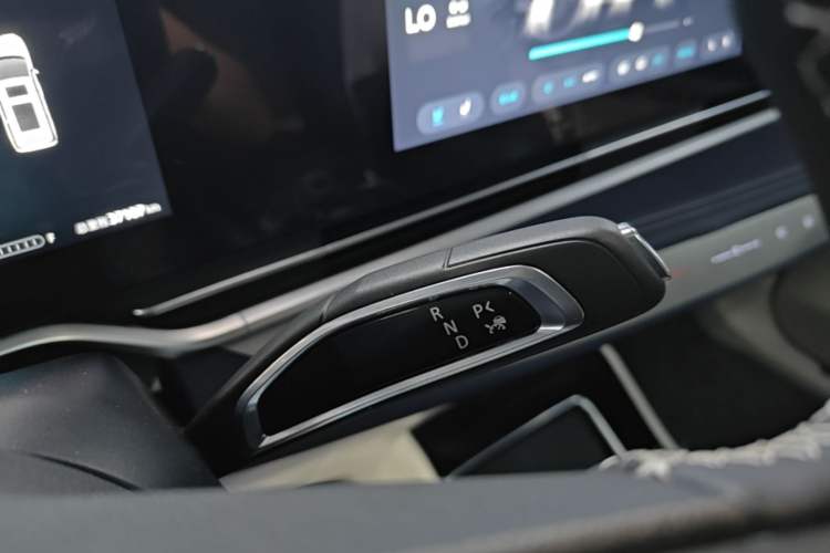 Used SAIC MAXUS G90 2022 2.0T Interstellar Six-Seater Edition Gear Lever