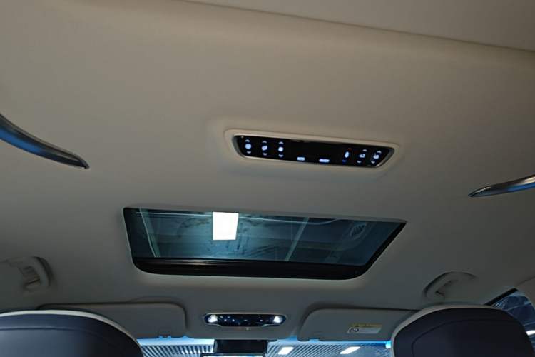 Used SAIC MAXUS G90 2022 2.0T Interstellar Six-Seater Edition Headliner