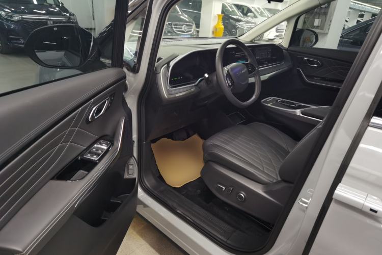 Used SAIC MAXUS G90 2022 2.0T Galaxy Seven-Seater Version Interior 3