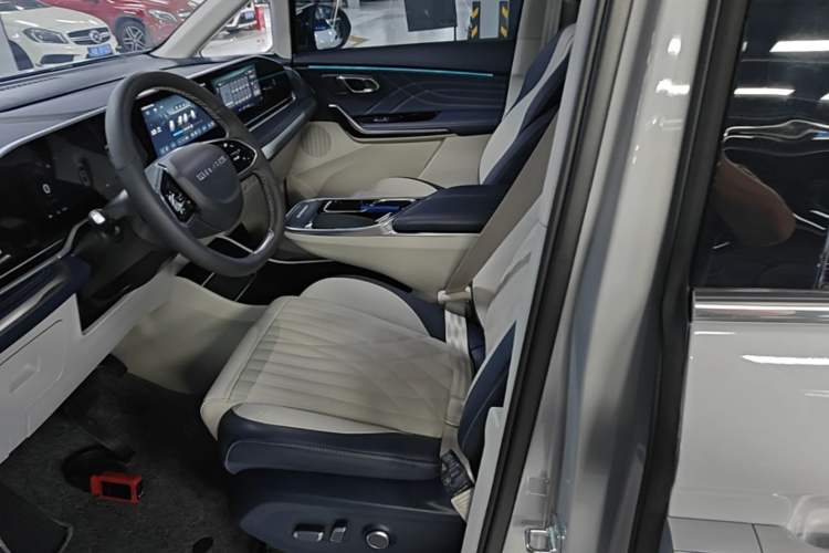 Used SAIC MAXUS G90 2022 2.0T Interstellar Six-Seater Edition Left Front Seat