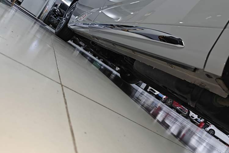 Used SAIC MAXUS G90 2022 2.0T Interstellar Six-Seater Edition Left Side Sill