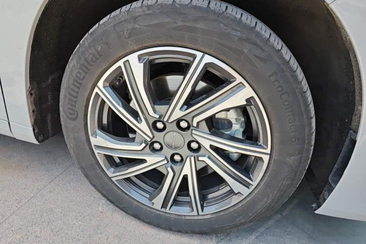 Used SAIC MAXUS G90 2022 2.0T Xingyun Seven-Seater Version Right Front Wheel Hub