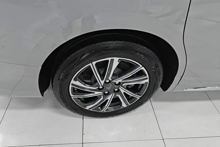 Used SAIC MAXUS G90 2022 2.0T Interstellar Six-Seater Edition Right Rear Wheel Hub