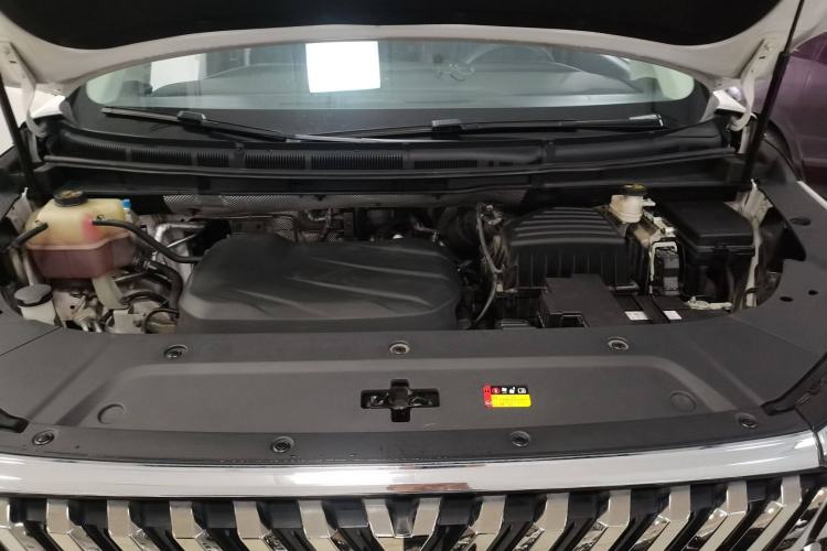 Used SAIC MAXUS G90 2022 2.0T Galaxy Seven-Seater Version Engine Bay