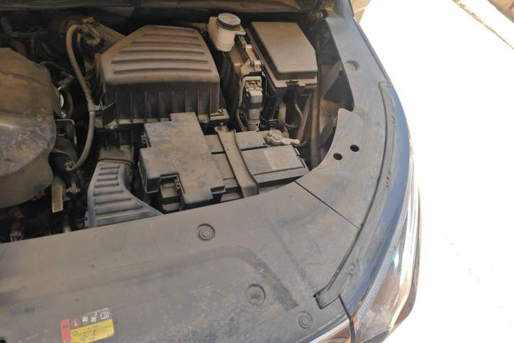 Used SAIC MAXUS G90 2022 2.0T Galaxy Seven-Seater Version Engine Bay Left