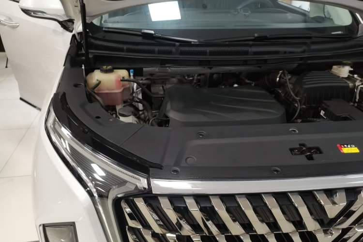 Used SAIC MAXUS G90 2022 2.0T Galaxy Seven-Seater Version Engine Bay Right