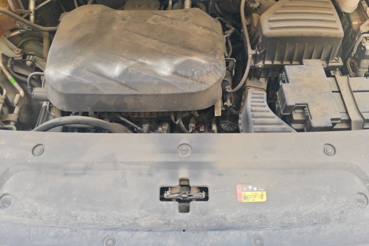 Used SAIC MAXUS G90 2022 2.0T Galaxy Seven-Seater Version Engine Bay