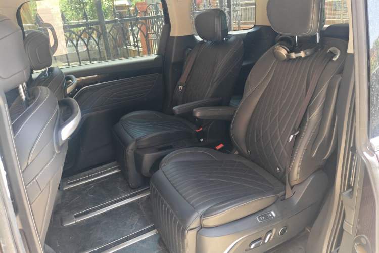Used SAIC MAXUS G90 2022 2.0T Galaxy Seven-Seater Version Left Rear Seat