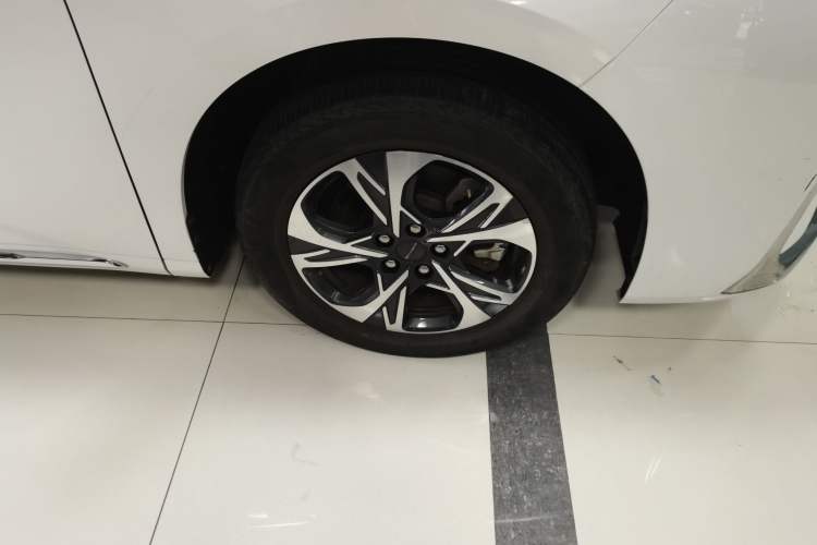 Used SAIC MAXUS G90 2022 2.0T Galaxy Seven-Seater Version Right Front Wheel Hub