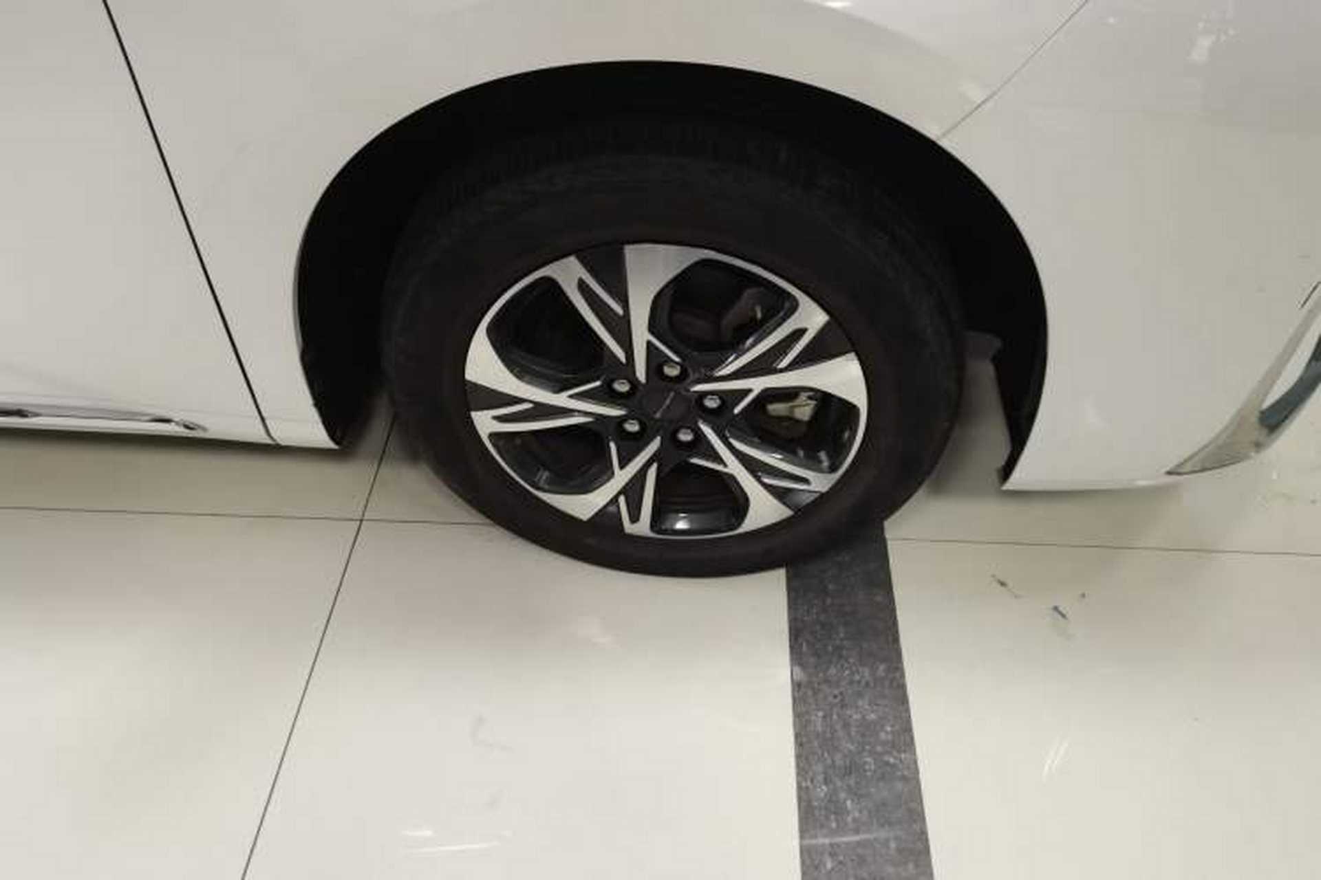 Used SAIC MAXUS G90 2022 2.0T Galaxy Seven-Seater Version Right Front Wheel Hub