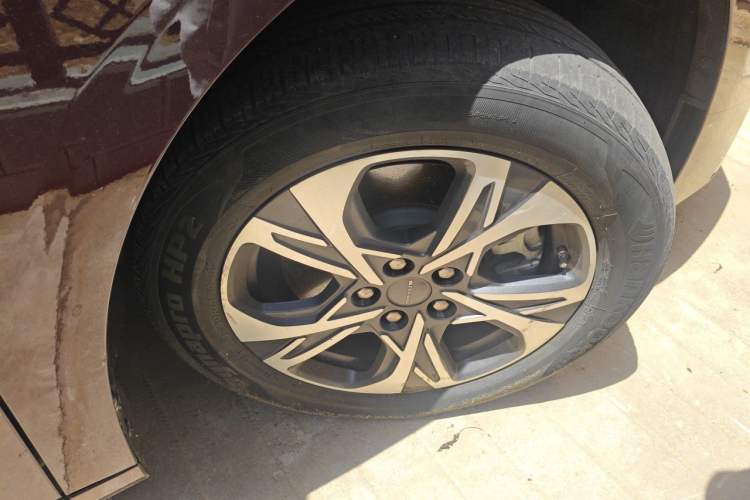 Used SAIC MAXUS G90 2022 2.0T Galaxy Seven-Seater Version Right Front Wheel Hub