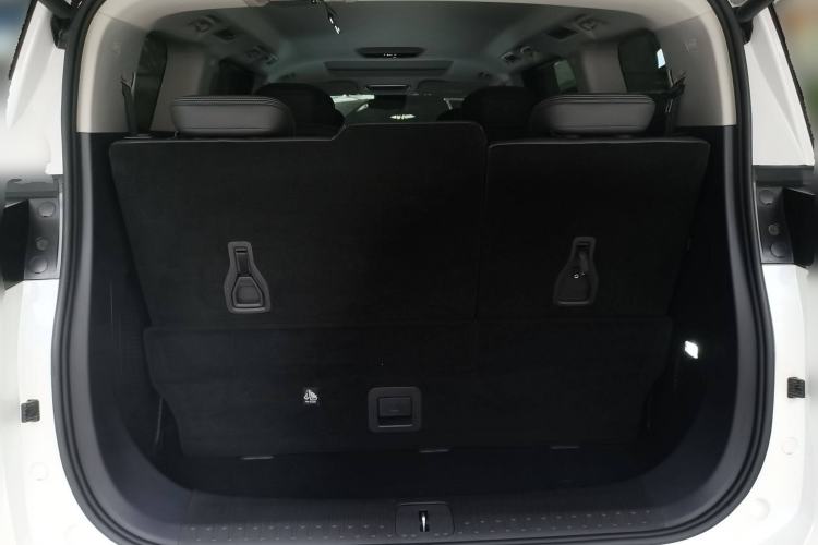 Used SAIC MAXUS G90 2022 2.0T Galaxy Seven-Seater Version Trunk