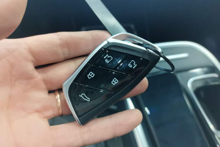 Used SAIC MAXUS G90 2022 2.0T Galaxy Seven-Seater Version Vehicle Key