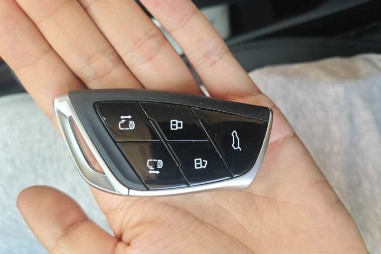 Used SAIC MAXUS G90 2022 2.0T Galaxy Seven-Seater Version Vehicle Key