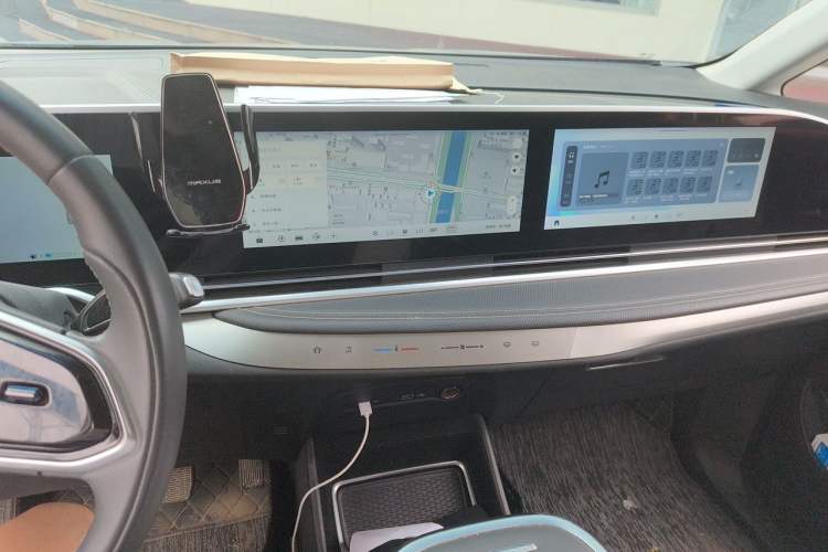 Used SAIC MAXUS G90 2022 2.0T Galaxy Seven-Seater Version Audio And AC Panel