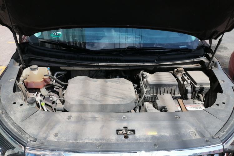 Used SAIC MAXUS G90 2022 2.0T Xingyun Seven-Seater Version Engine Bay