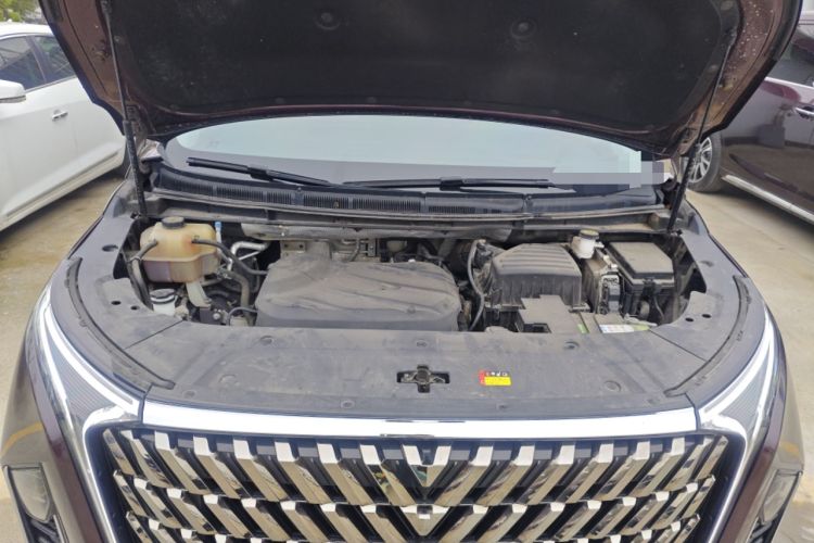 Used SAIC MAXUS G90 2022 2.0T Interstellar Seven-Seater Engine Bay
