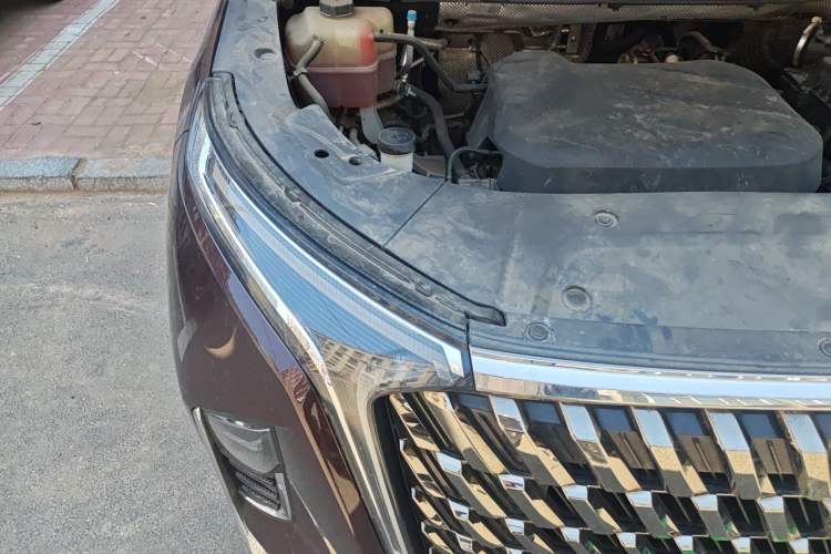 Used SAIC MAXUS G90 2022 2.0T Xingyun Seven-Seater Version Engine Bay Right