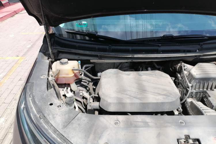 Used SAIC MAXUS G90 2022 2.0T Xingyun Seven-Seater Version Engine Bay Right