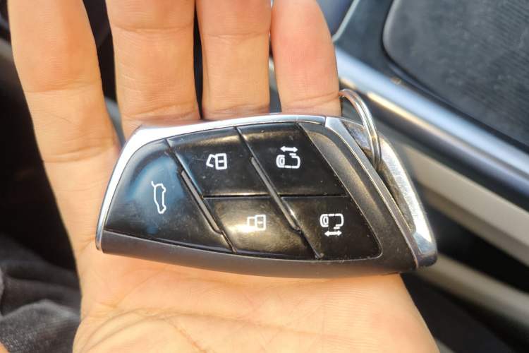 Used SAIC MAXUS G90 2022 2.0T Interstellar Seven-Seater Interior 1