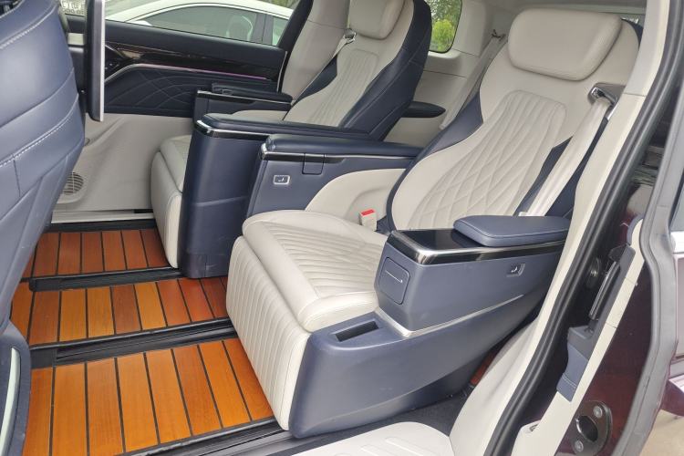 Used SAIC MAXUS G90 2022 2.0T Interstellar Seven-Seater Interior 4
