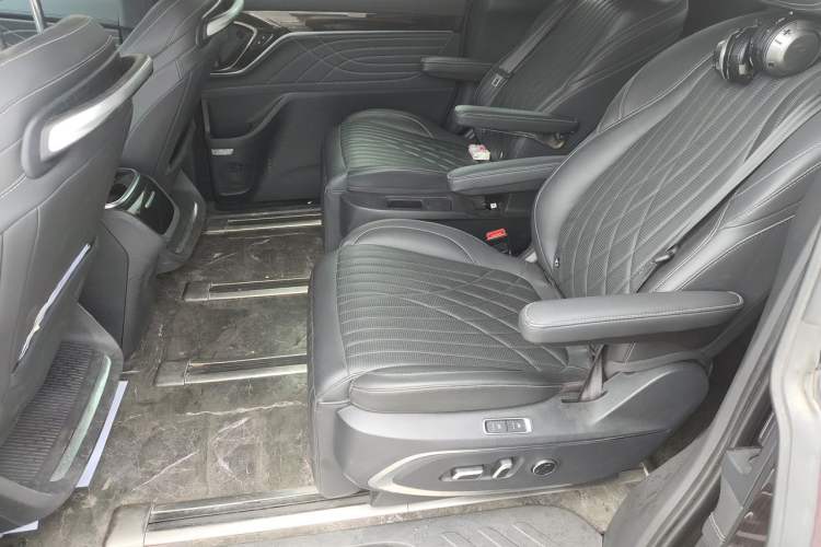 Used SAIC MAXUS G90 2022 2.0T Galaxy Seven-Seater Version Left Rear Seat