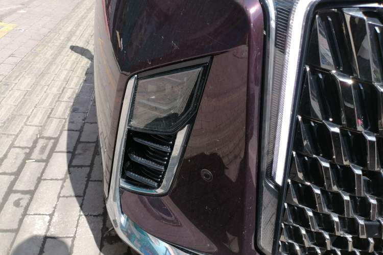 Used SAIC MAXUS G90 2022 2.0T Xingyun Seven-Seater Version Right Front Headlight