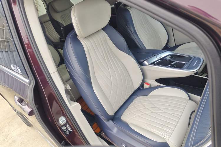 Used SAIC MAXUS G90 2022 2.0T Interstellar Seven-Seater Right Front Seat
