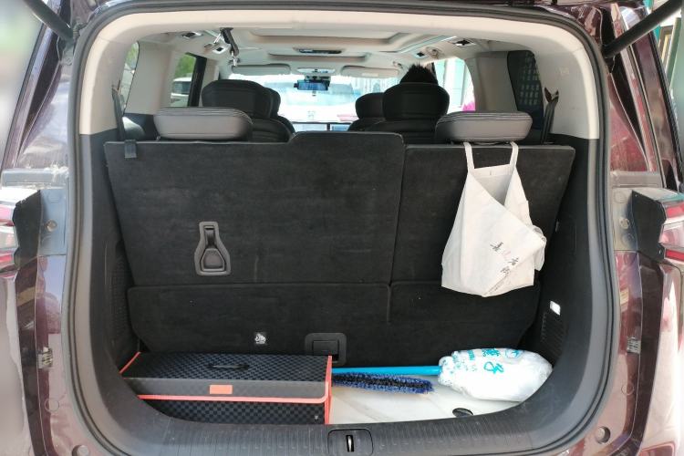 Used SAIC MAXUS G90 2022 2.0T Xingyun Seven-Seater Version Trunk
