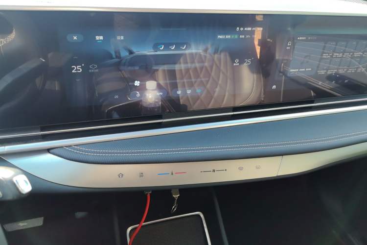 Used SAIC MAXUS G90 2022 2.0T Galaxy Seven-Seater Version Audio And AC Panel