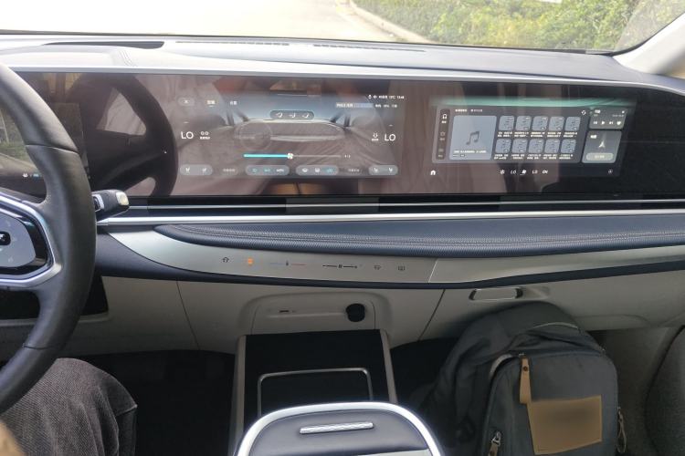 Used SAIC MAXUS G90 2022 2.0T Interstellar Seven-Seater Audio And AC Panel