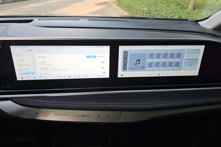 Used SAIC MAXUS G90 2022 2.0T Interstellar Seven-Seater Audio And AC Panel