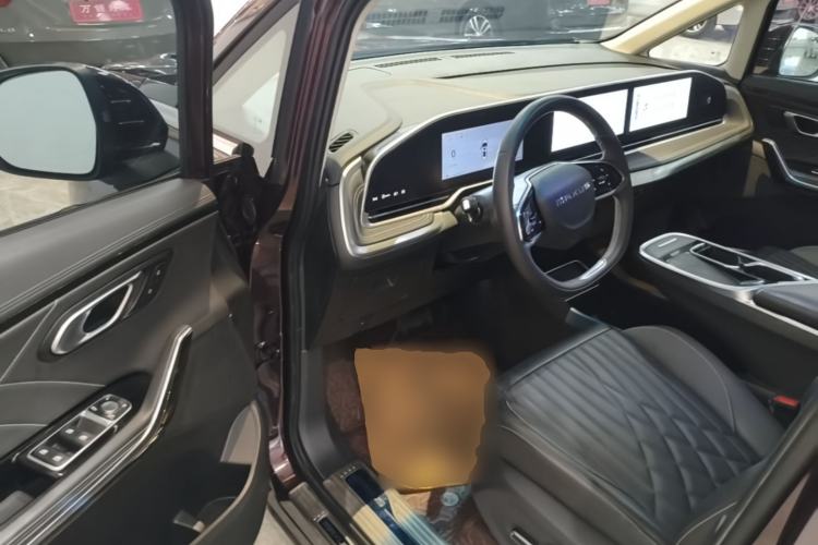 Used SAIC MAXUS G90 2022 2.0T Starry Seven-Seater Driver Seat