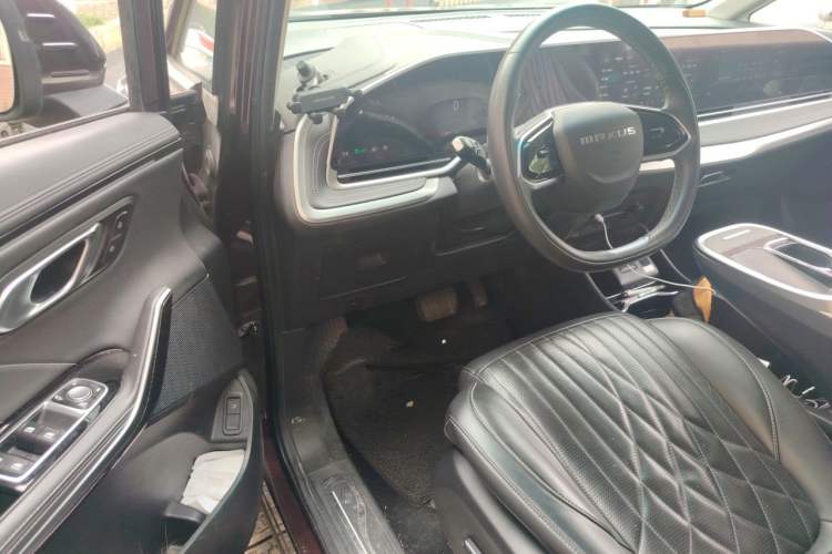 Used SAIC MAXUS G90 2022 2.0T Xingyun Seven-Seater Version Driver Seat
