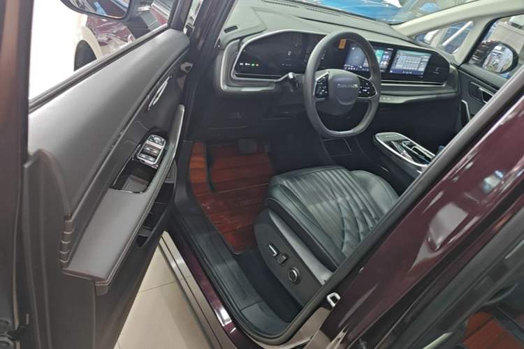 Used SAIC MAXUS G90 2022 2.0T Galaxy Seven-Seater Version Driver Seat