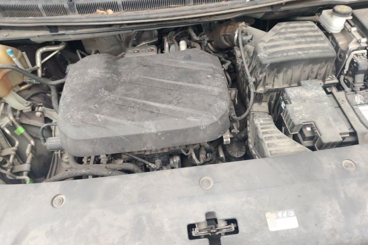 Used SAIC MAXUS G90 2022 2.0T Xingyun Seven-Seater Version Engine Bay