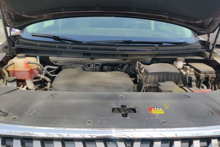 Used SAIC MAXUS G90 2022 2.0T Interstellar Seven-Seater Engine Bay