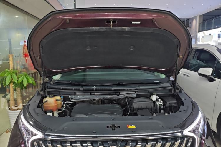 Used SAIC MAXUS G90 2022 2.0T Galaxy Seven-Seater Version Engine Bay