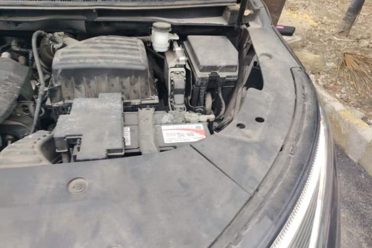 Used SAIC MAXUS G90 2022 2.0T Xingyun Seven-Seater Version Engine Bay Left